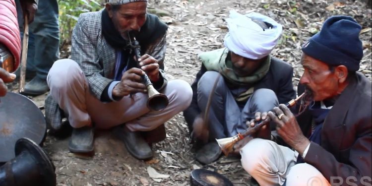 आधुनिक बाजाको आगमनसँगै परम्परागत पञ्चेबाजा बजाउने हराउँदै चलन