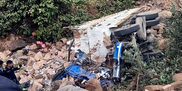 उदयपुरमा मालवाहक ट्रक दुर्घटना हुँदा दुई जनाको घटनास्थलमै मृत्यु