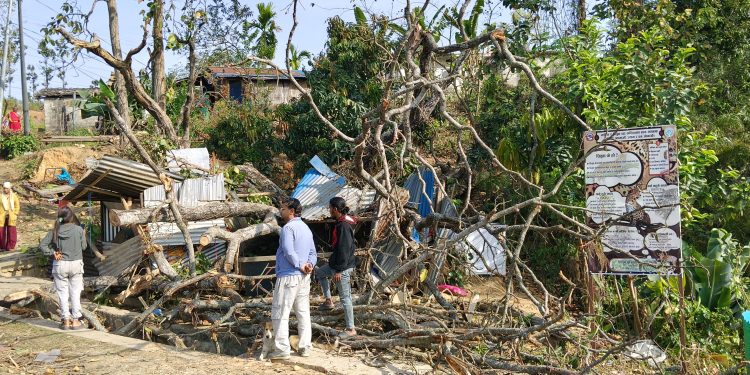 उदयपुरमा हुरीबतासबाट दुई जनाको मृत्यु, ६ जना घाइते