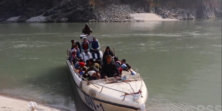 भोजपुर : जलयात्राले आवतजावत सहज