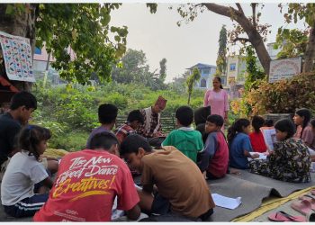 इटहरीका चन्द्र भण्डारीको सेवा : खुला आकाशमुनि निःशुल्क ‘ट्युसन’ कक्षा, विपन्न परिवारका बालबालिकालाई भरोसा