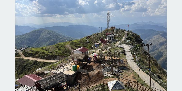 नौ महिनामा पूर्वी नाकाबाट सात हजार ६४२ पर्यटक भित्रिए