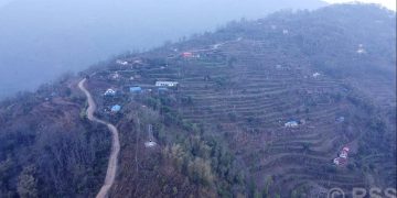 सारङ्गी र मादलको धुनमा जीवन धान्दै दुई गन्धर्व