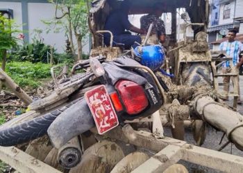झापामा खेत जोतेर निस्कँदै गरेको ट्याक्टरसँग मोटरसाइकल ठोक्किदाँ दुईको मृत्यु