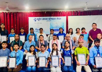 इटहरीमा स्कुले विद्यार्थीले सुनाए कविता, मनु मञ्जिलले दिए करुणाभावको सन्देश