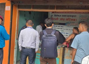मादपण्डविपरीत सञ्चालनमा रहेका धनकुटाका फार्मेसीमाथि कारबाही