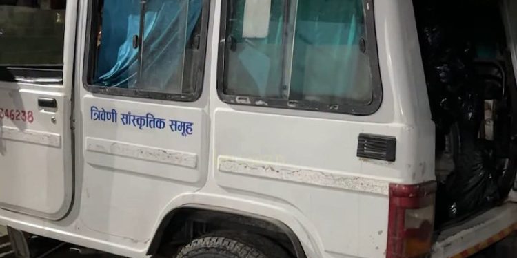 इटहरीमा एम्बुलेन्सबाट ४५० किलो गाँजा बरामद, प्रहरीलाई ठक्कर दिएर चालक फरार