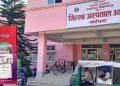 जिल्ला अस्पतालमा चिकित्सक नभेटिएपछि उपचारबिनै घर फर्किन बाध्य बिरामी