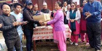 बहुभाषी स्कुललाई कम्प्युटर वितरण