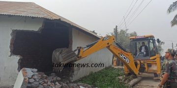 इटहरीका मेयरले भत्काए घर