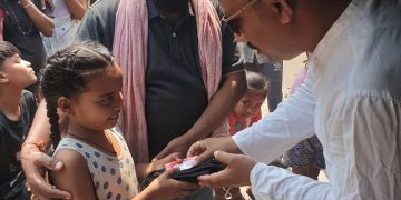 इटहरी २ मा सचेतना सँगै मास्क र हात धूने साबुन वितरण