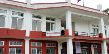 एकै दिनमा किन पछाडि हट्यो सुनसरी प्रशासन ? भोलिबाट औषधी पसल बाहेक अरु पसल खोल्न नपाईने