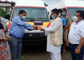 इटहरी उपमहानगरले अहिलेको विषम परिस्थितिमा इटहरी अस्पताललाई दुई वटा एम्वुलेन्स वितरण