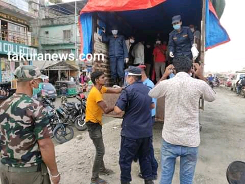 मास्क नलगाई हिड्ने दर्जनौँ इटहरी प्रहरीको नियन्त्रणमा