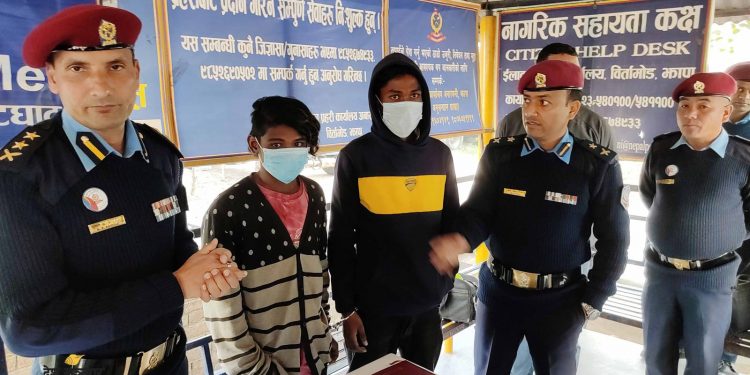 यी हुन् आफ्नै साथीको गुप्ताङ्ग काटेर हत्या गर्ने र बञ्चरो प्रहार गरी हत्या गर्ने अपराधी, झापाका डीएसपी मुकुन्द अनुसन्धानमा अब्बल