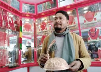 राजाका लागि श्रीपेच बनाउँदै इटहरीका कर्ण
