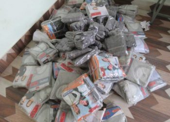 भन्सार छलेर ल्याएका तीन लाख मूल्य बराबरका कपडा बरामद