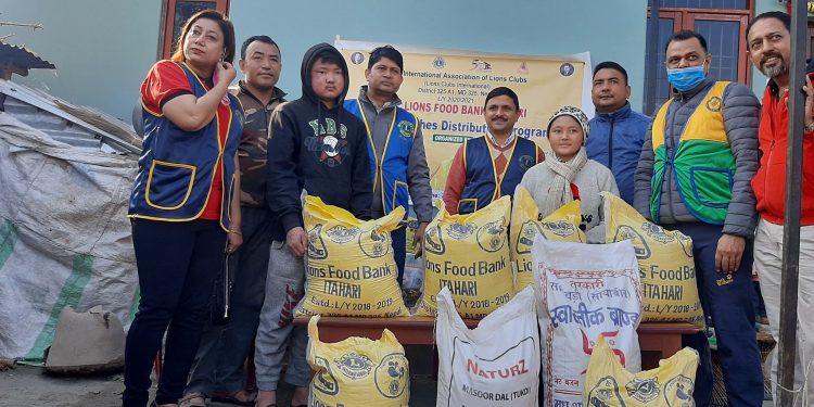 इटहरी १९ मा एकै परिवारका तीनजना छोराछोरीमा एउटै रोग, लायन्सले गर्यो सहयोग