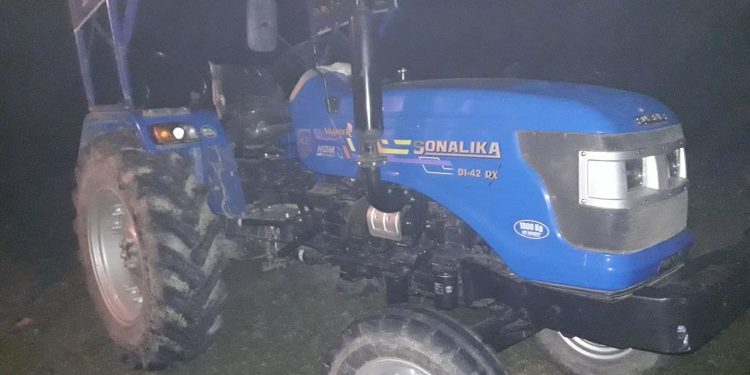 भारतबाट तस्करी गरी ल्याइएको ट्याक्टर बरामद