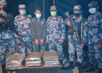 अटोको सिटमुनि राखिएको २० केजी गाँजा सहित सुनसरीका गणेश पक्राउ