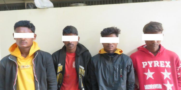 २ हजार ४६० केजी चिनी सहित चारजना पक्राउ