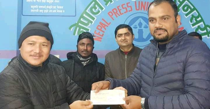कोरोना बिमा बापतको थप सात लाख रुपैँया युनियनद्धारा हस्तान्तरण