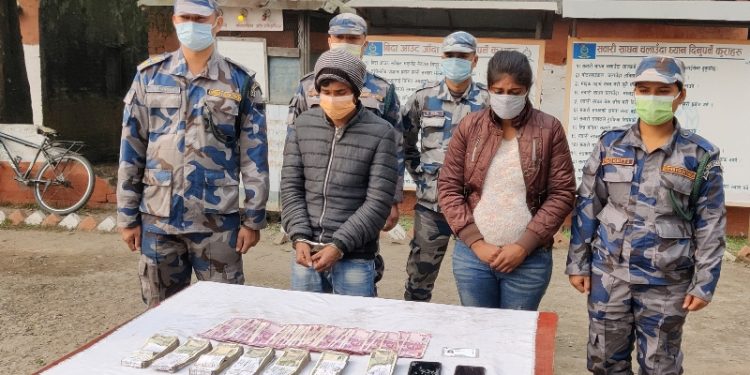 प्रतिबन्धित भारतीय नोट ४ लाख ९८ हजार सहित दुई जना पक्राउ