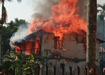 सुन्दरहरैचाको बुधबारेमा रहेको एक घरमा आगलागी हुदा घर जलेर पुर्ण रुपमा नष्ट