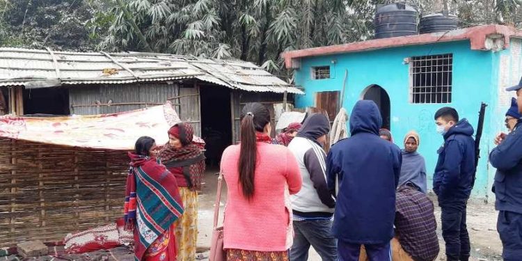 मोरङमा प्रहरी चौकी नजिकै श्रीमानको कुटपिटबाट श्रीमतीको मृत्यु