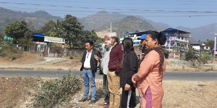 मेयर राईद्वारा स्वास्थ्य चौकी र सडकको अनुगमन