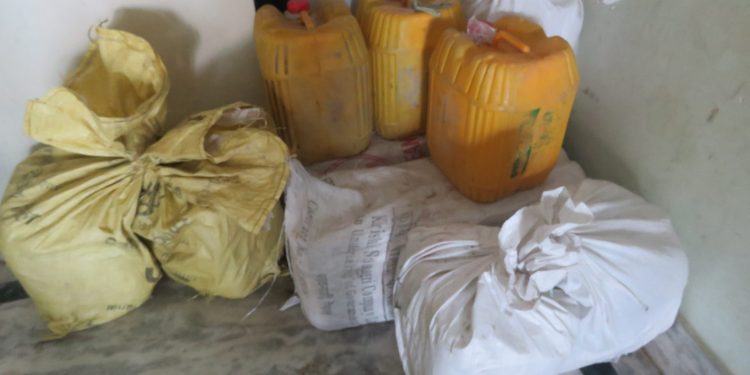 प्रहरीद्धारा एकहजार दुइ सय तिस लिटर घरेलु मदिरा नियन्त्रण