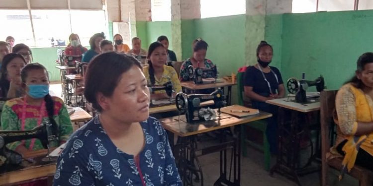 धरानमा ३९० घण्टे मोवाइल मर्मत र सिलाई कटाई तालिम शुरु