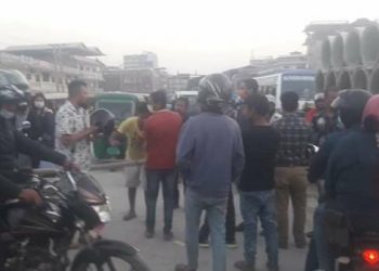 ६ लेन सडक : इटहरीमा धुलो भएको भन्दै चक्काजाम