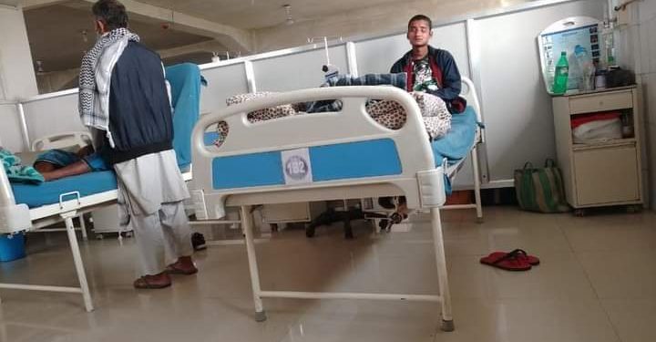 इटहरीको सनसाइन एकेडेमीको बसले ठक्कर दिदाँ अस्पतालमा घाइते छटपटाउँदै, ठक्कर दिने सेटिङमा छुटे