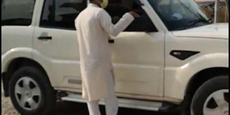 भीड नगर्न सुनसरी प्रशासनको आग्रह, तर सामान किनमेलका लागि परिवारसहित सिडिओ जोगबनीमा