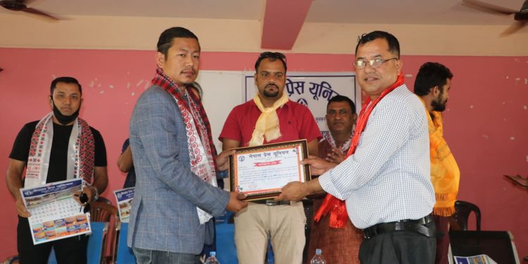 प्रेस युनियन वराहक्षेत्रद्वारा चारजना पत्रकार सम्मानित (फोटोफिचर)