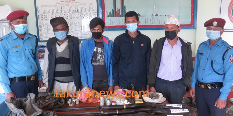 भरुवा बन्दुकसहित चारजना पक्राउ