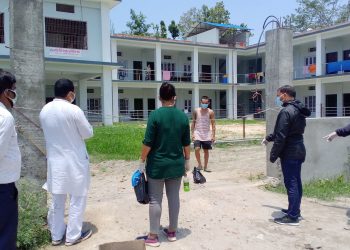 पौष्टिक तत्व बोकेर कांग्रेस टोली पुग्यो संक्रमितको घरमा