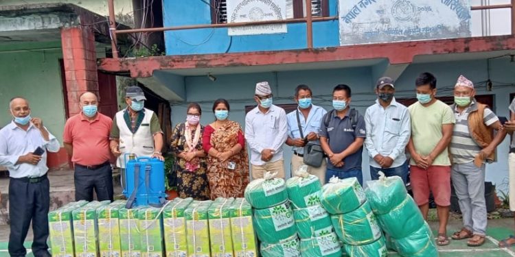 खैरेनी कृषि समूहलाई ‘स्प्रे ट्याङ्की र एग्रोनेट’ प्रदान