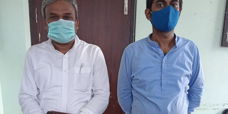 भारतीय नोट र अमेरिकी डलरसहित दुईजना पक्राउ