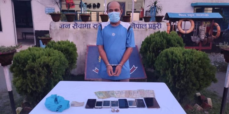 ब्राउन सुगर सेवन गरिरहेको अवस्थामा तामाङ सहित २ जना पक्राउ
