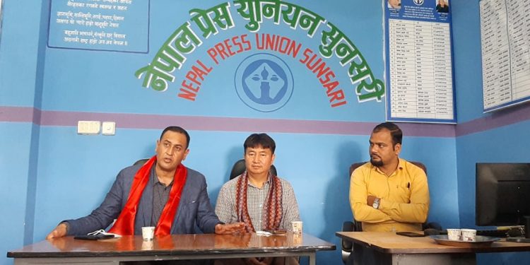 इटहरी आएर कांग्रेस नेता रामहरि खतिवडाले भने – ‘नेताका छोरा भएर मात्रै पार्टी चल्दैन’