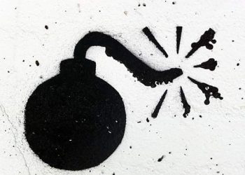 इटहरीमा ग्राभेल सडक सम्याउँदा बम फेला