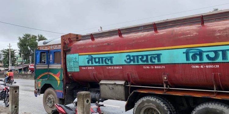 विराटनगरमा निगमका पूर्व चालकबाटै पार्किङमा राखिएको डिजेलसहितको ट्यांकर चोरी
