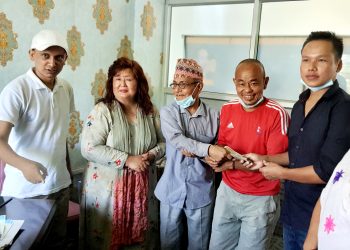 प्रेस युनियन सुनसरीद्दारा दुर्घटना बीमा बापतको रकम हस्तान्तरण