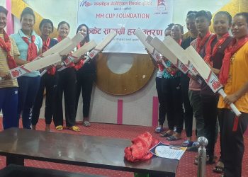 एमएमकप फाउण्डेशनद्वारा राष्ट्रिय महिला क्रिकेट खेलाडीलाई ब्याड वितरण