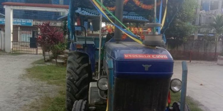 मोरङमा ढुङ्गा चोर्दै गरेको ट्र्याक्टर भगाउन खोज्दा चक्काले किचेर मृत्यु