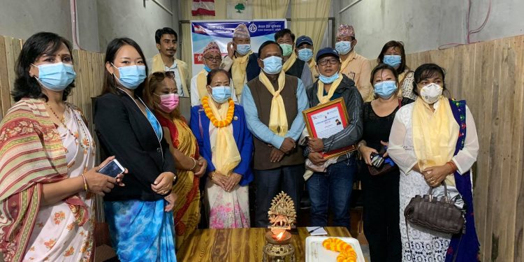 ‘गिरिराज आचार्य सिर्जनशील पत्रकारिता पुरस्कार’ पत्रकार भैरव आङ्लालाई प्रदान