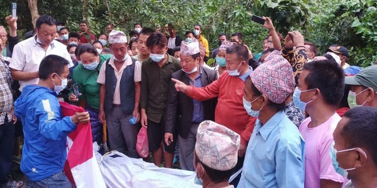 धनकुटामा श्रीमान मृत्युको खबरले श्रीमतीले रुँदारुँदै प्राण त्यागिन्, दुवैको एकैसाथ अन्त्यष्टि