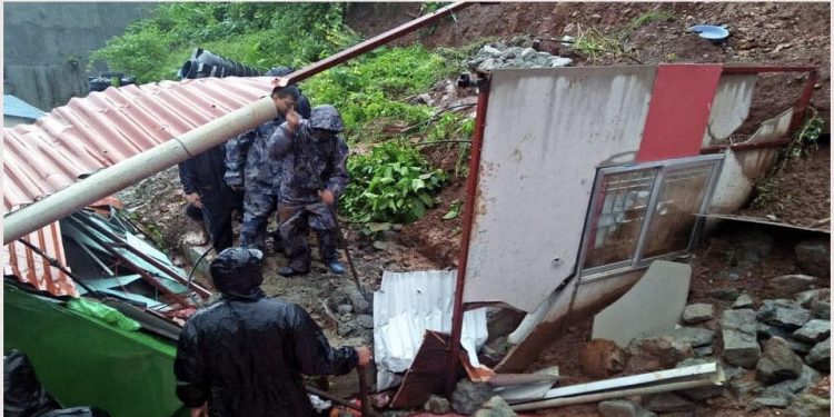 वर्षाको वितण्डा : पहिरोले घर पुरिएर धरानमा ४ र ८ वर्षीय बालबालिकाको मृत्यु